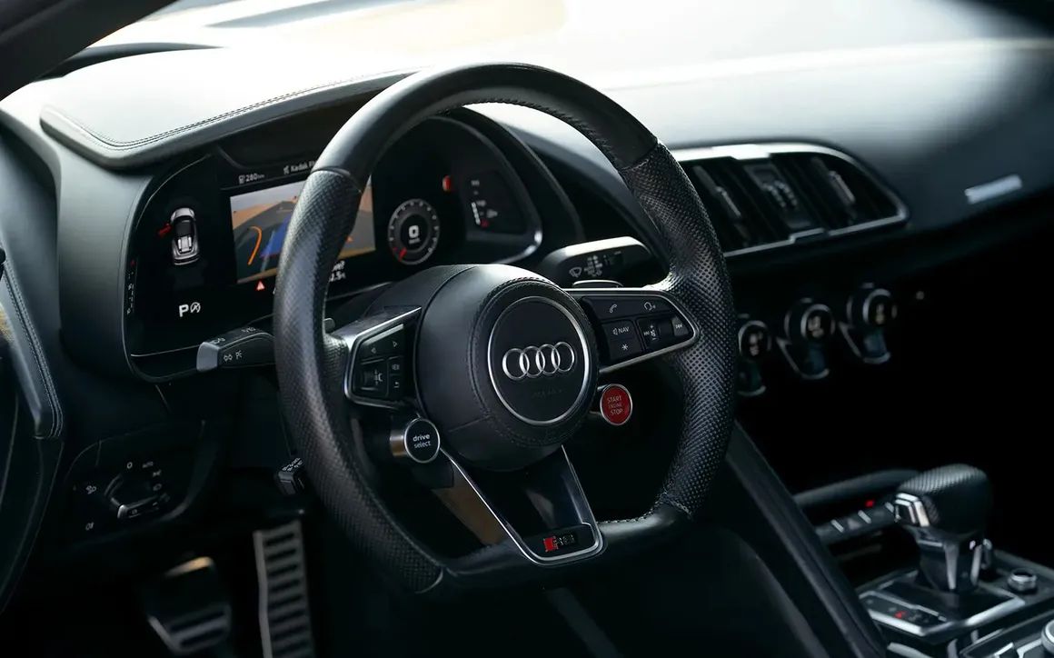 AUDI R8 V10 Spyder - image 8