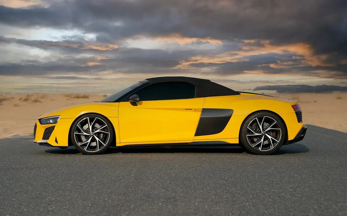 AUDI R8 V10 Spyder - image 2