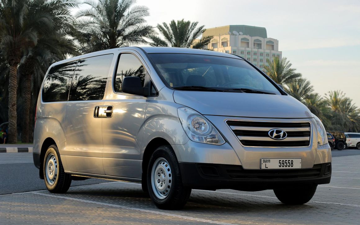 HYUNDAI H1 - image 1