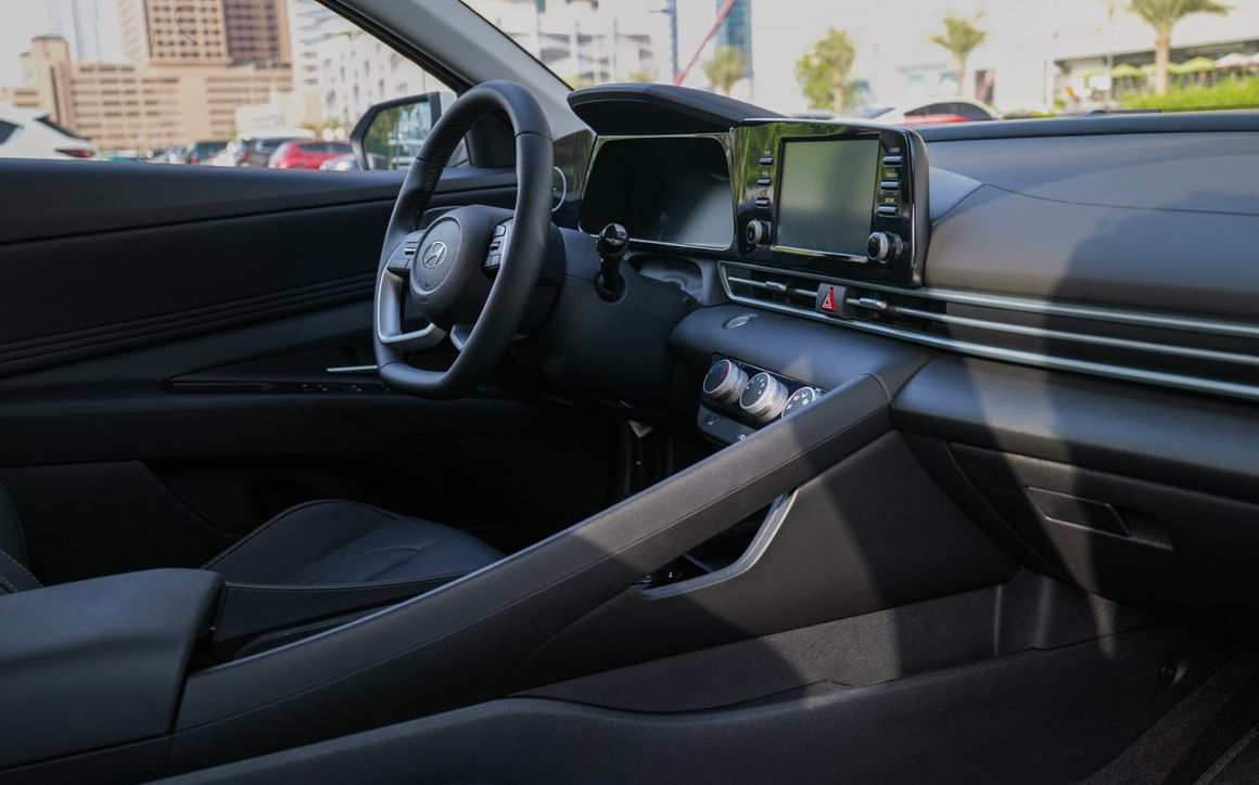 Hyundai Elantra - image 9