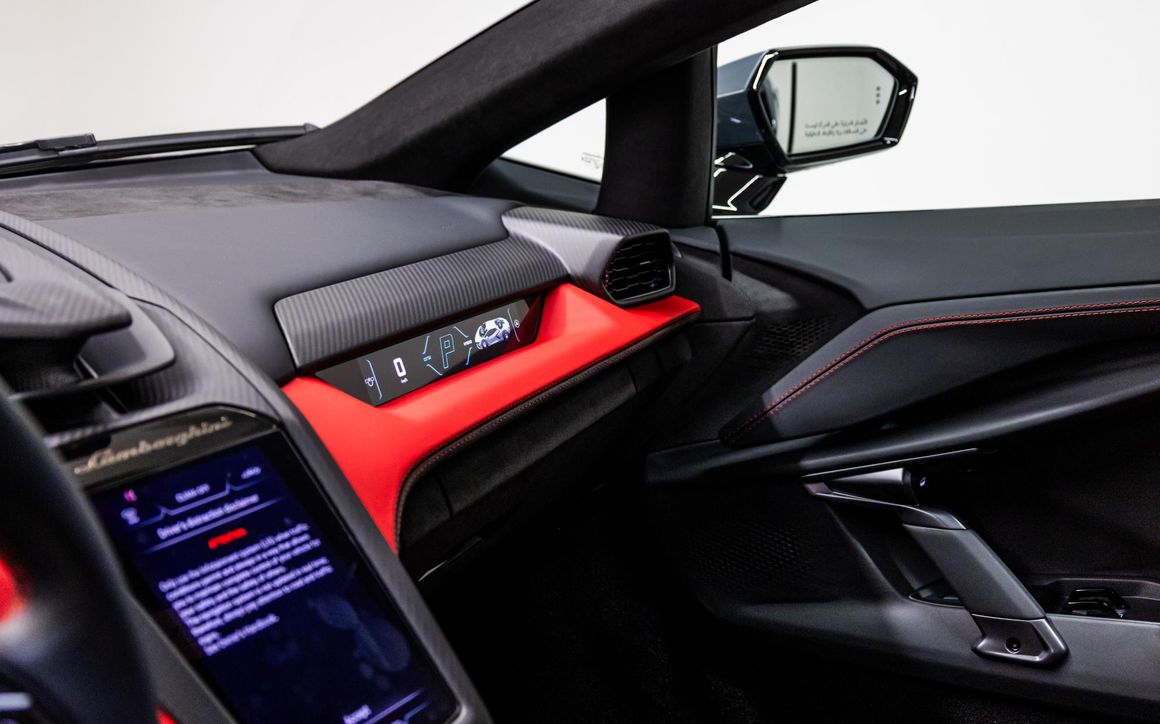 Lamborghini Revuelto - image 20