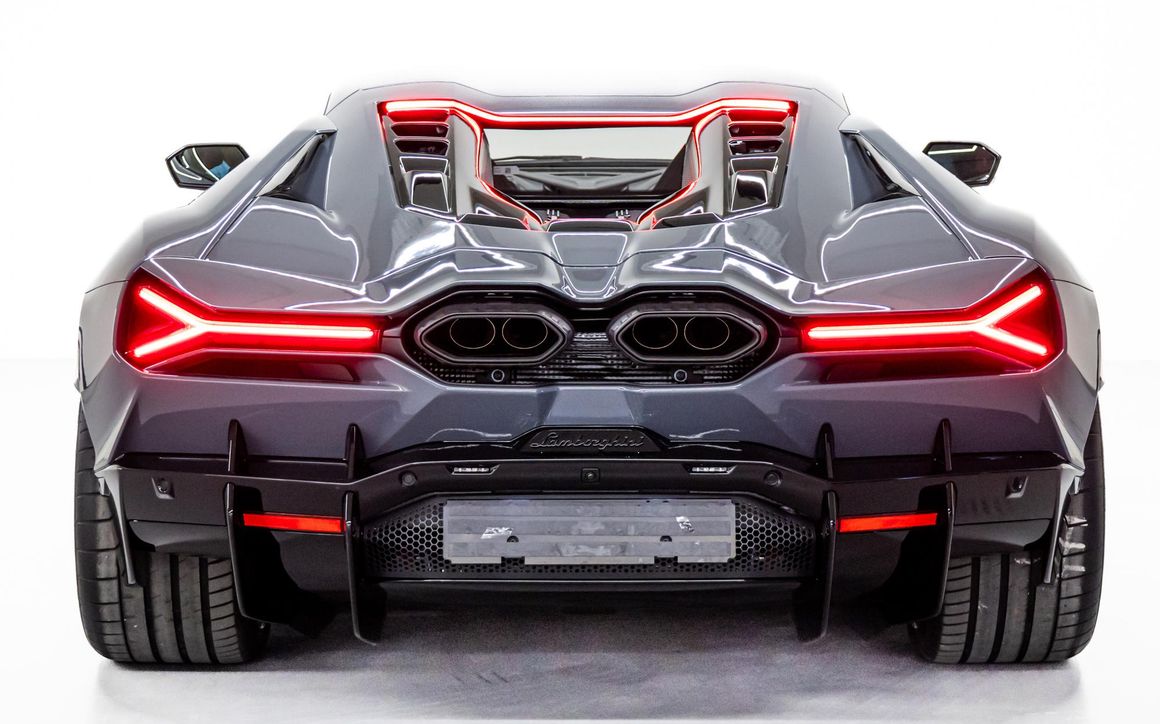 Lamborghini Revuelto - image 5