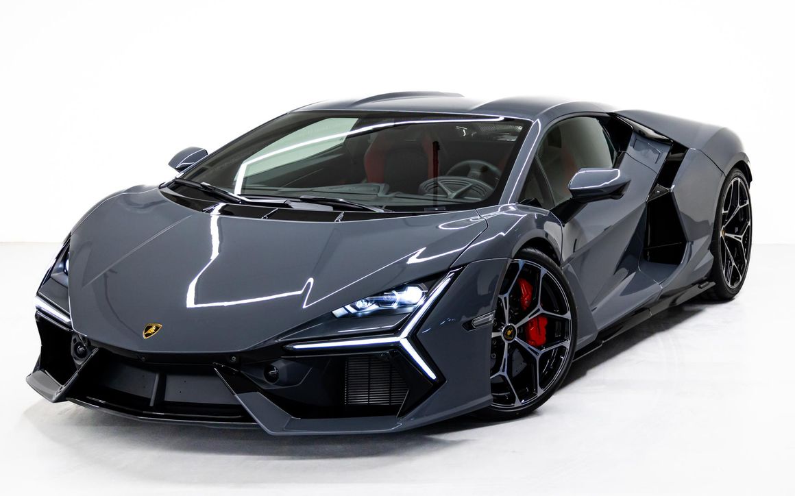 Lamborghini Revuelto - image 1