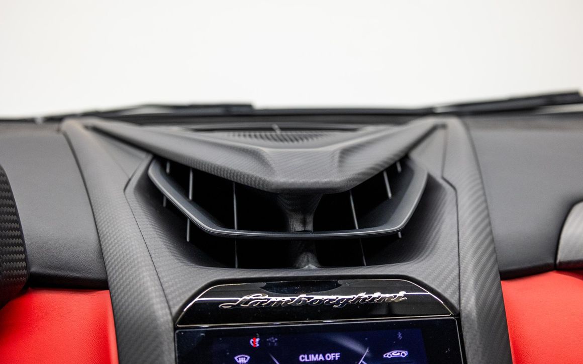 Lamborghini Revuelto - image 19