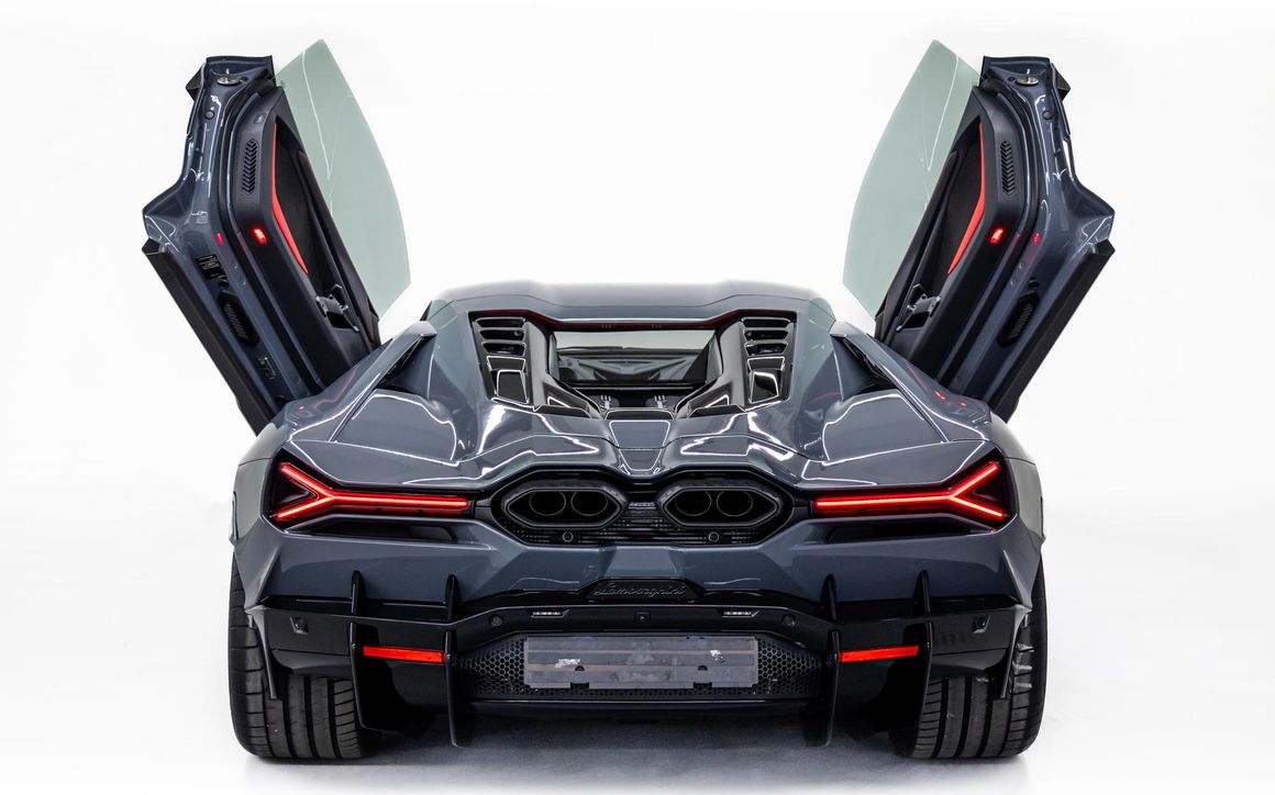 Lamborghini Revuelto - image 6