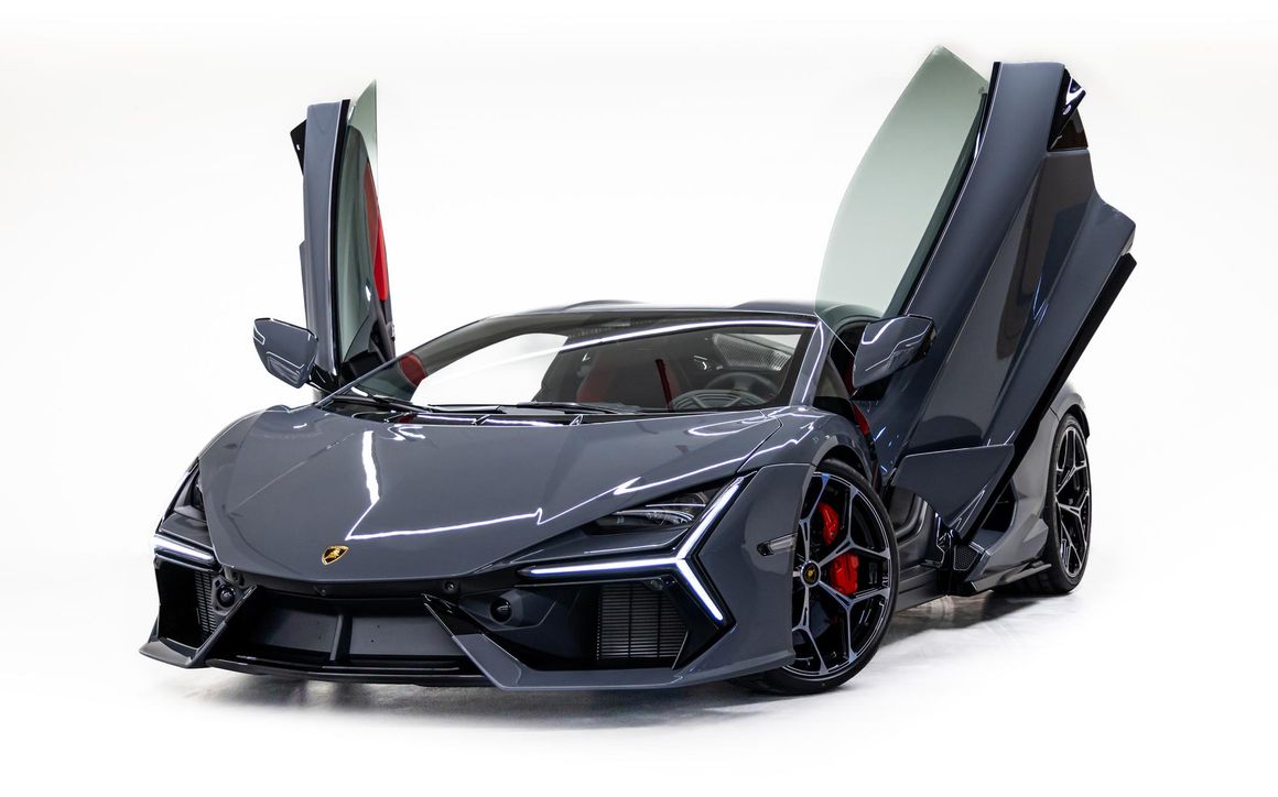 Lamborghini Revuelto - image 4