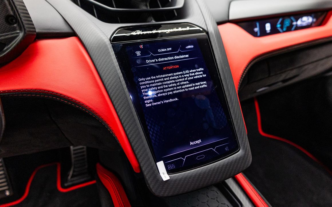 Lamborghini Revuelto - image 22