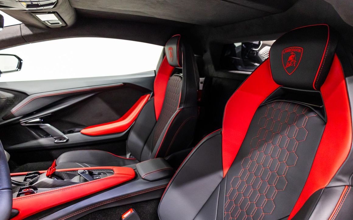 Lamborghini Revuelto - image 12