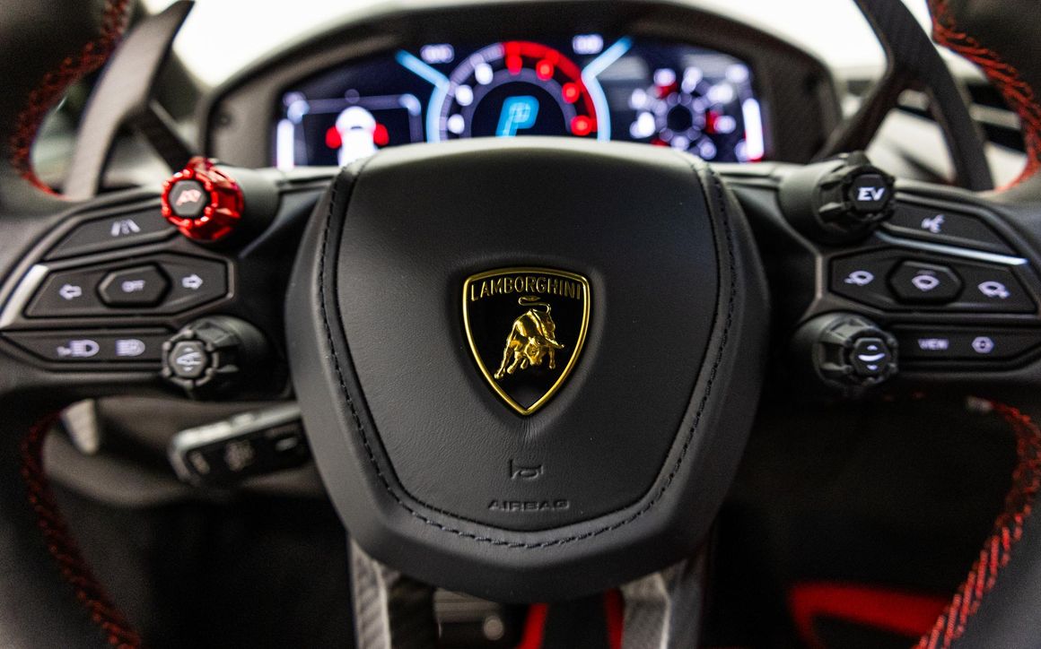 Lamborghini Revuelto - image 14