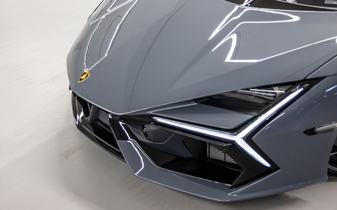 Lamborghini Revuelto - image 9