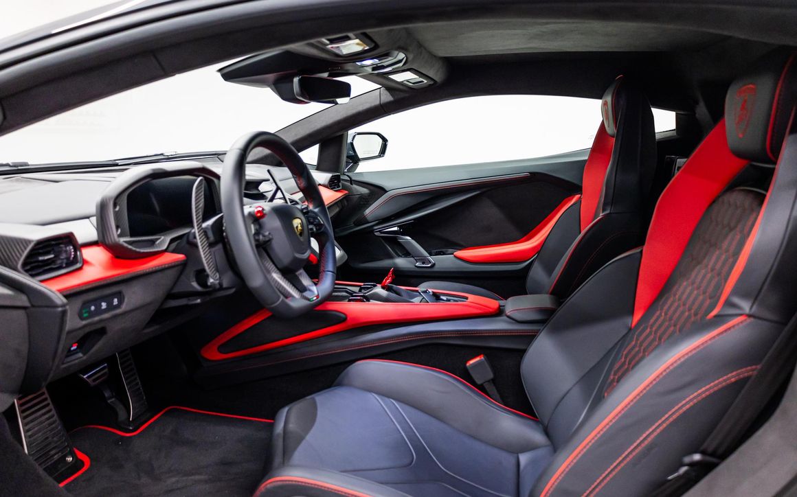 Lamborghini Revuelto - image 10