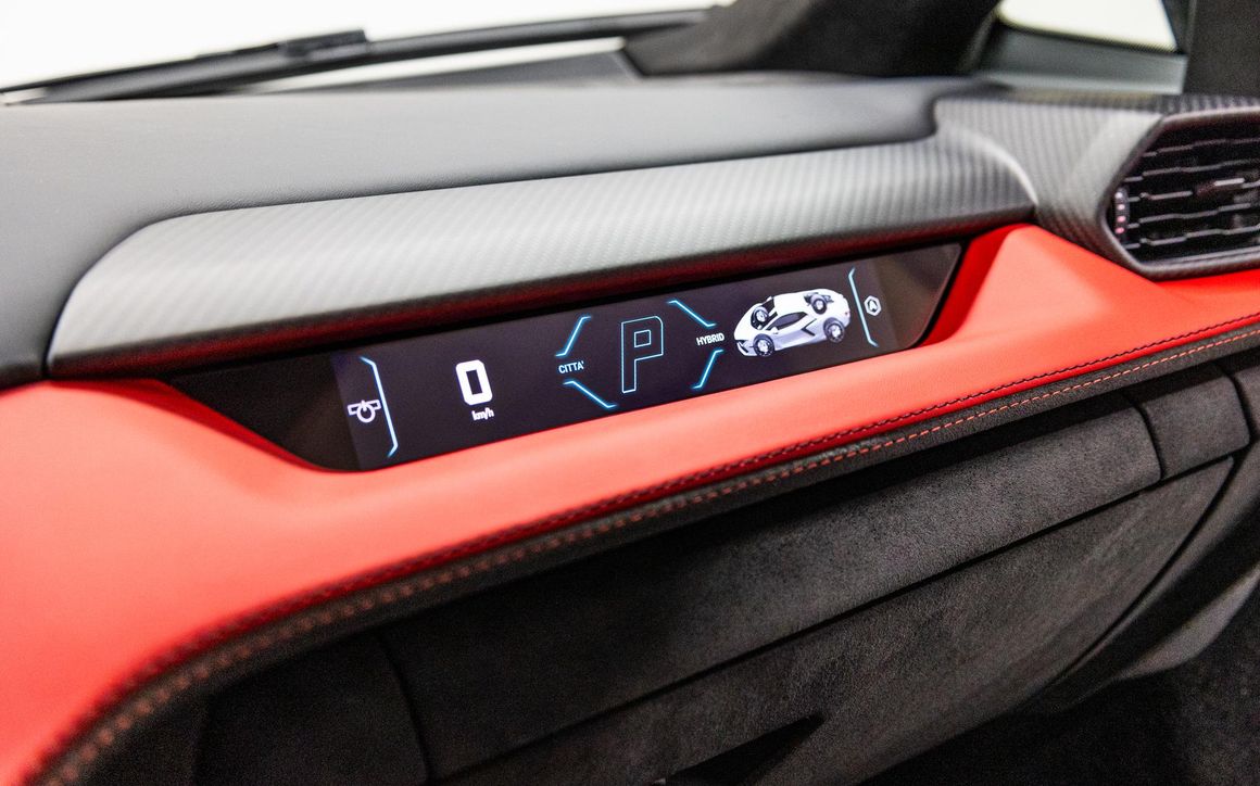 Lamborghini Revuelto - image 18