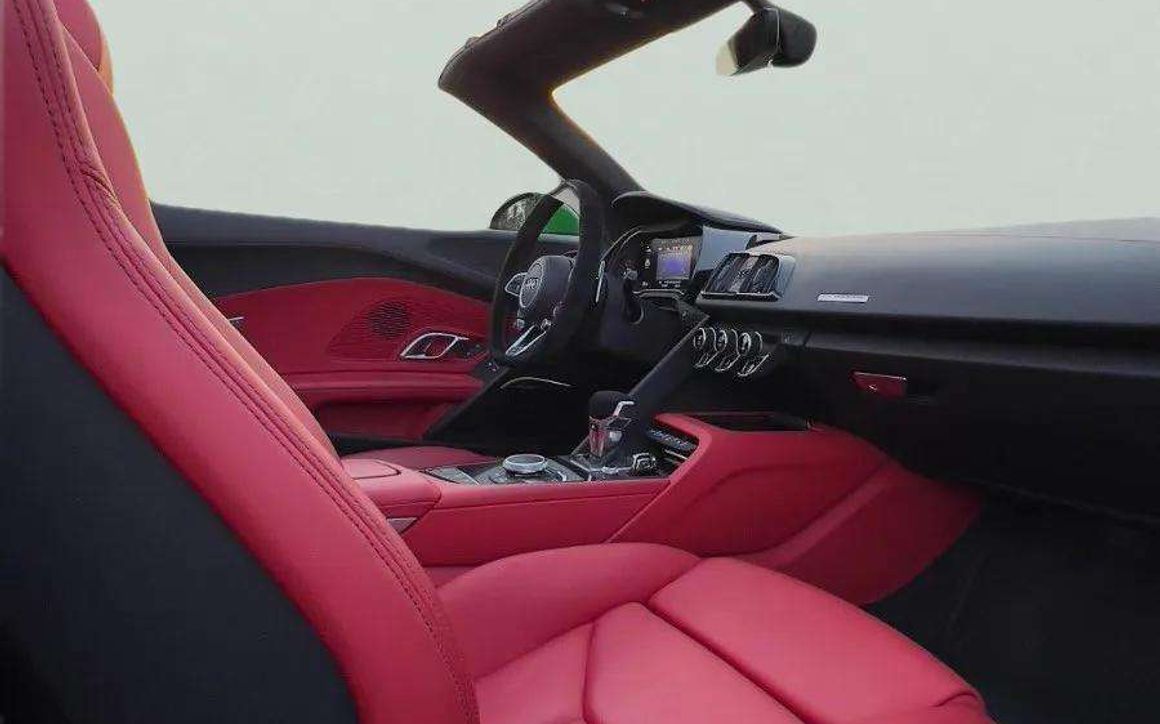 AUDI R8 V10 COUPE - image 9