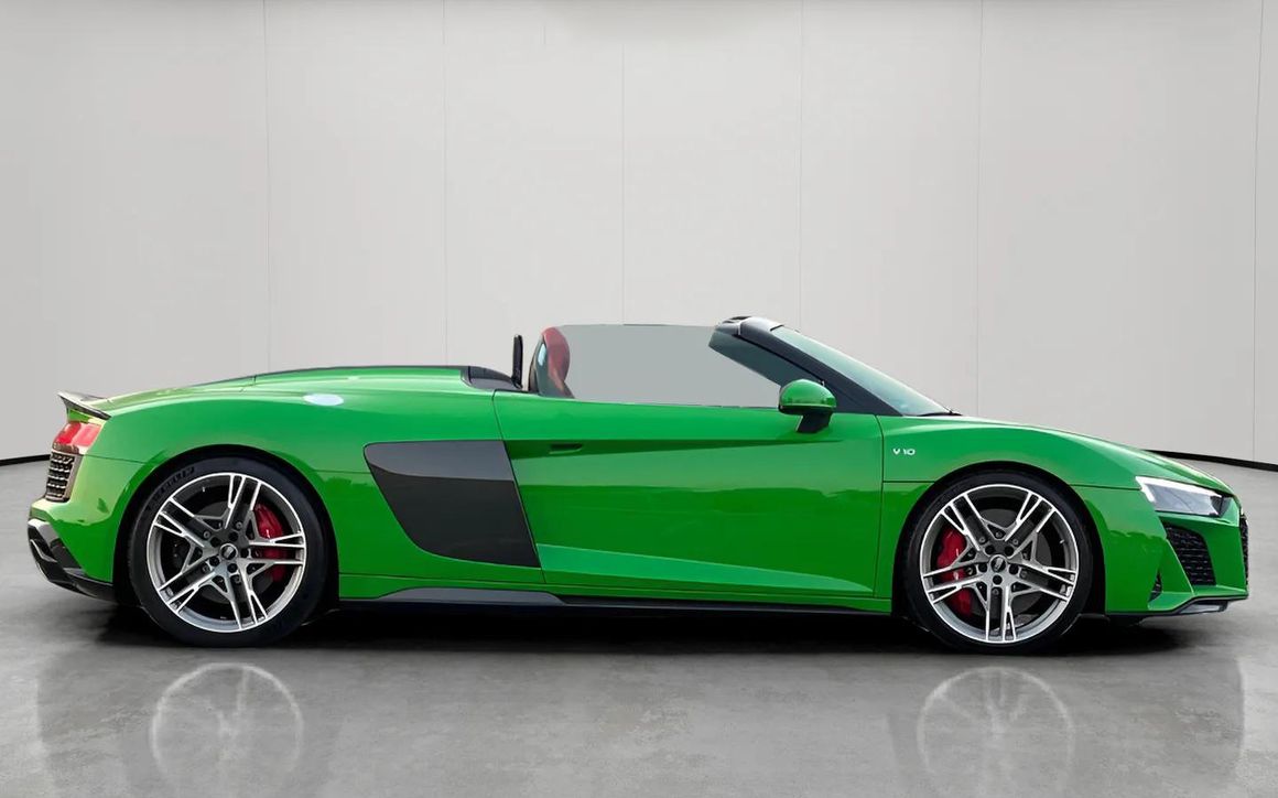 AUDI R8 V10 COUPE - image 4