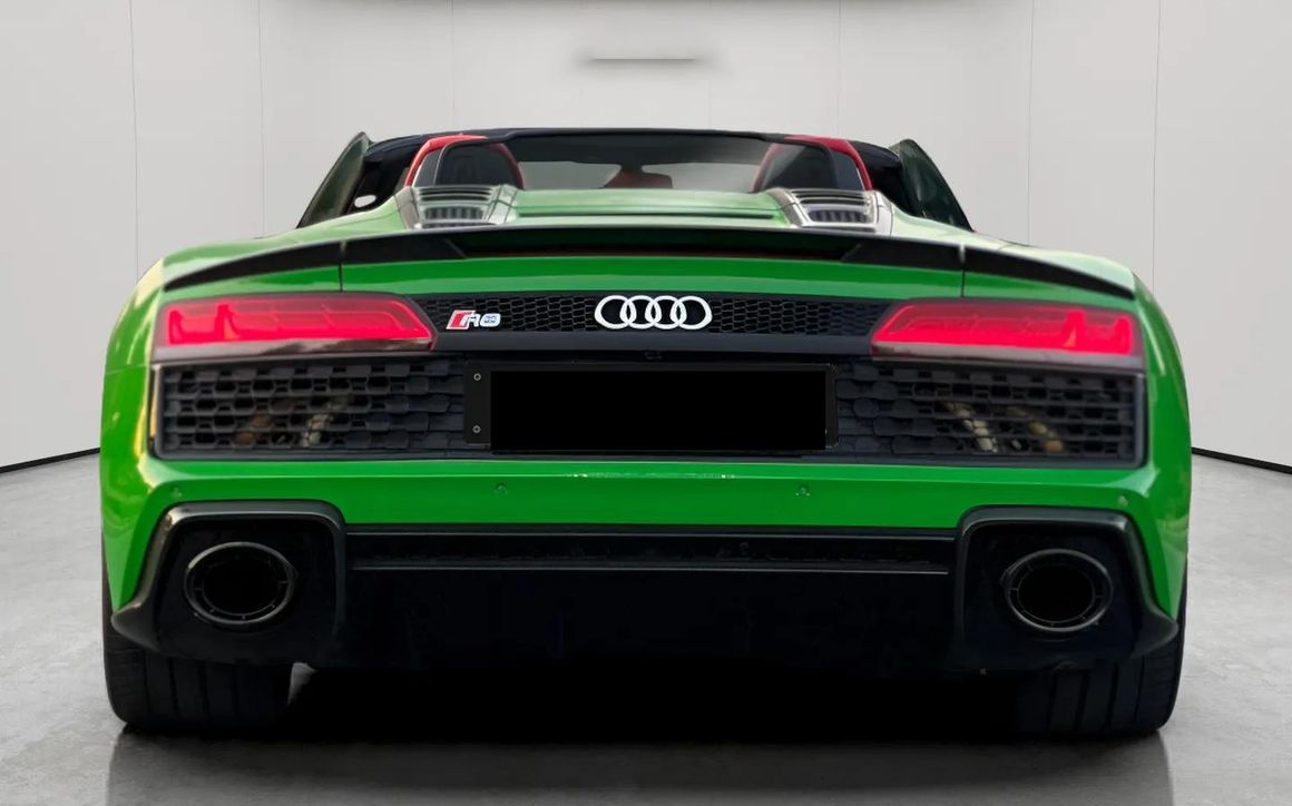 AUDI R8 V10 COUPE - image 7