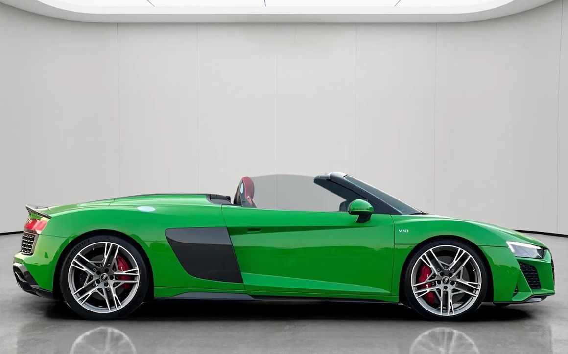 AUDI R8 V10 COUPE - image 2