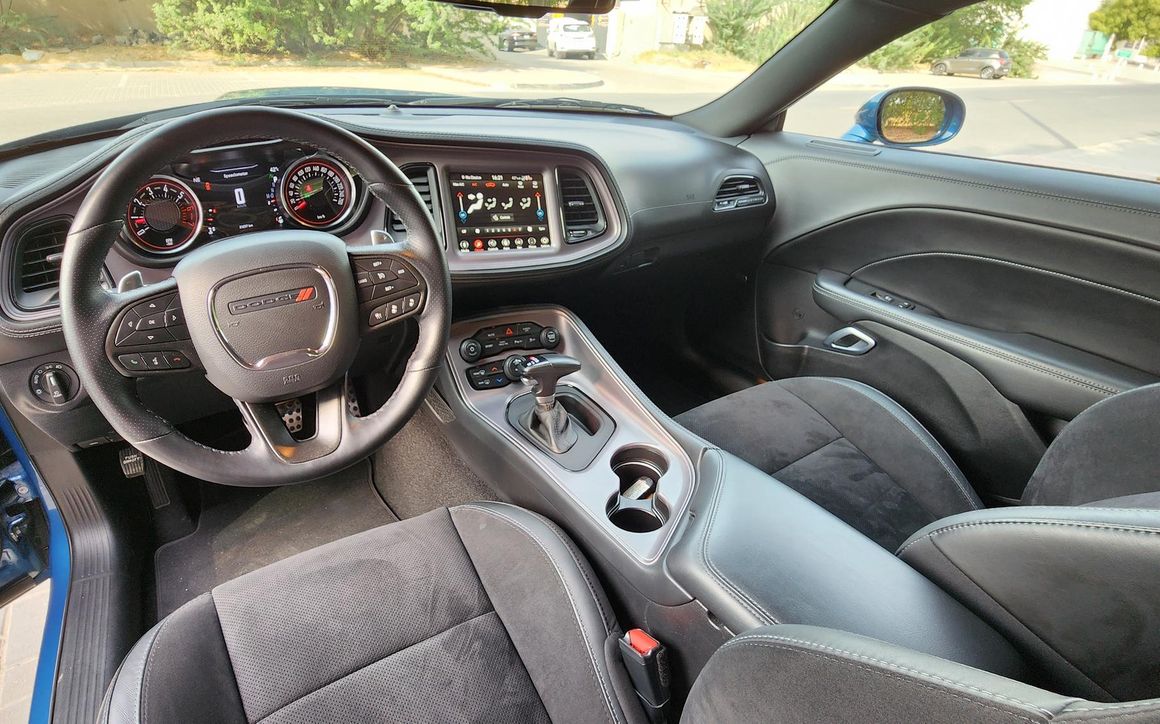 Dodge Challenger - image 10