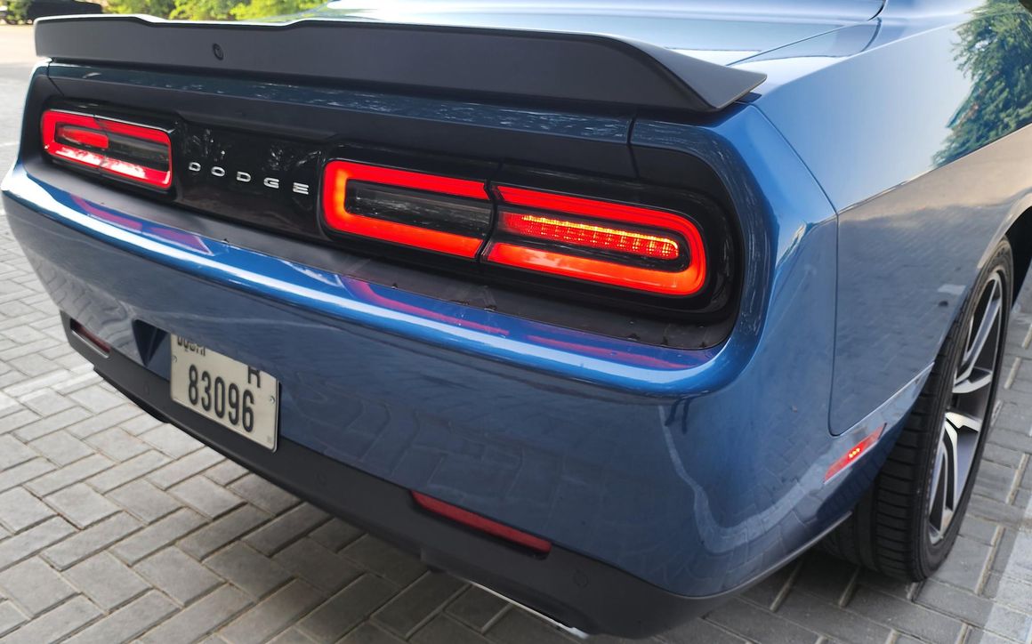 Dodge Challenger - image 7