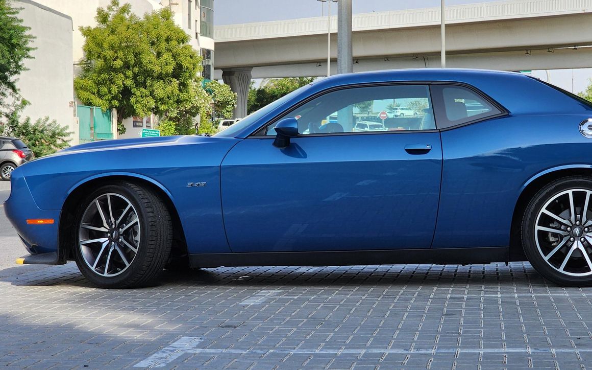 Dodge Challenger - image 4