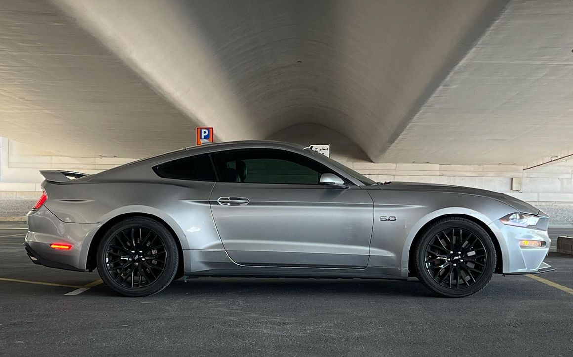 Ford Mustang - image 7