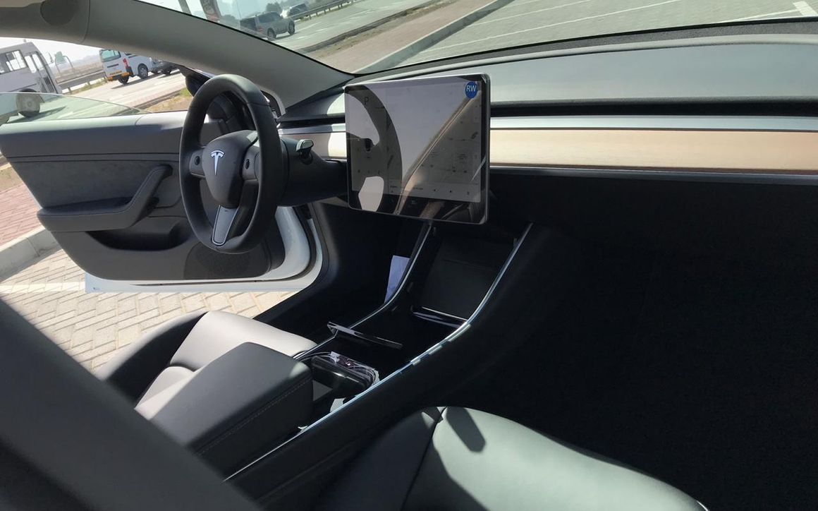 Tesla Model 3 - image 9
