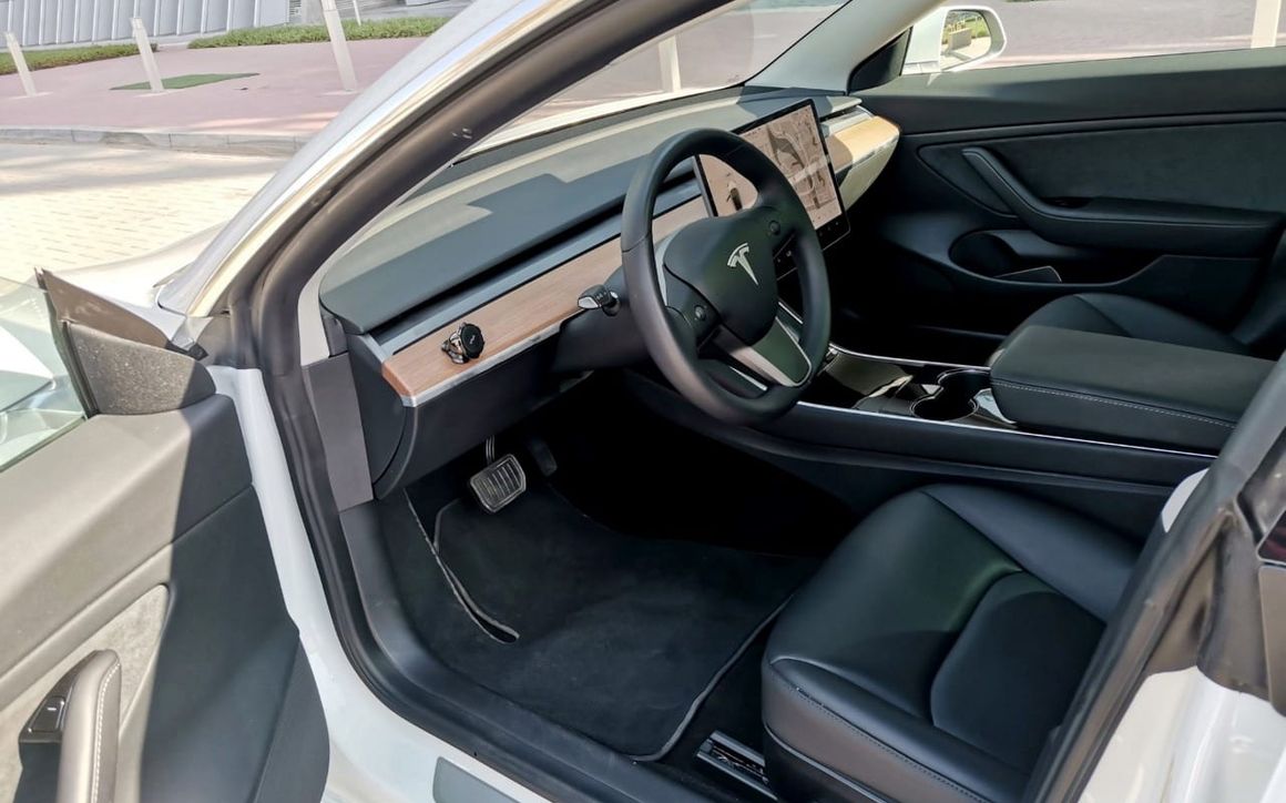 Tesla Model 3 - image 10
