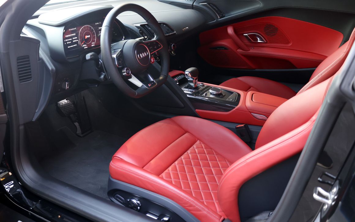 Audi Audi R8 - image 7