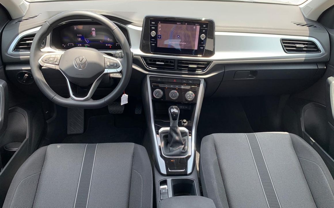 VOLKSWAGEN T-ROC - image 8