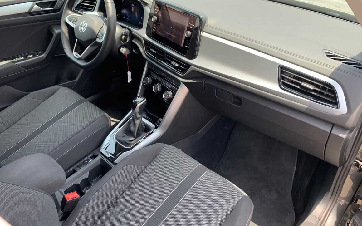 VOLKSWAGEN T-ROC - image 9