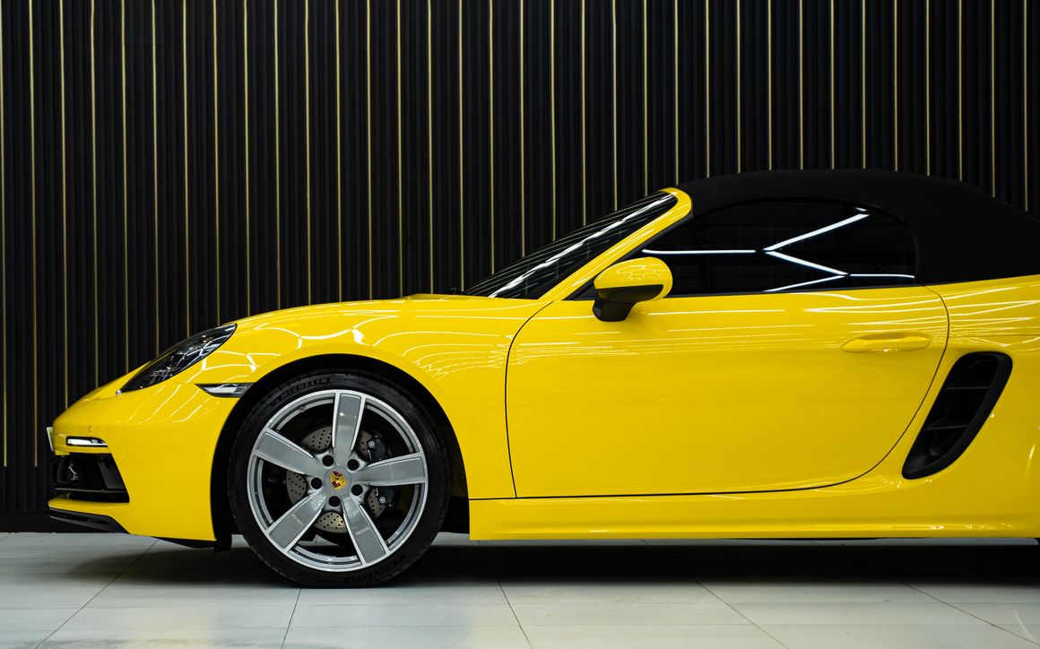 PORSCHE 718 BOXTER Yellow - image 8