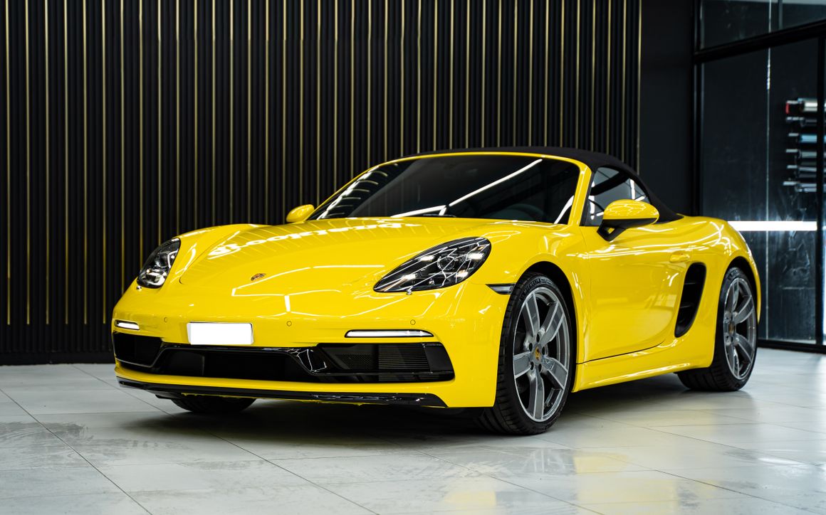 PORSCHE 718 BOXTER Yellow - image 5