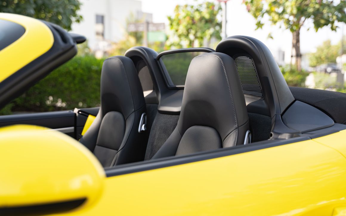 PORSCHE 718 BOXTER Yellow - image 12