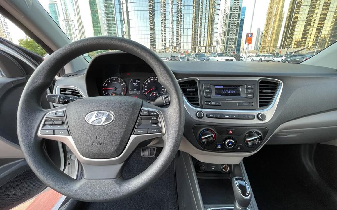 Hyundai Accent - image 6