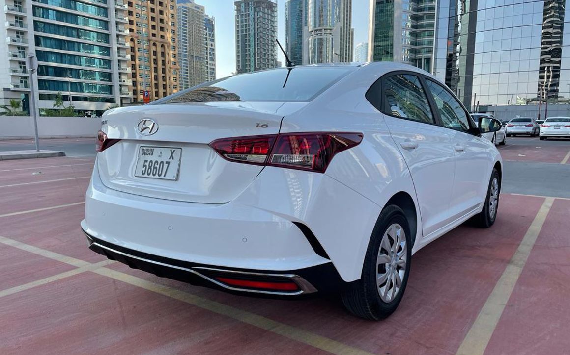 Hyundai Accent - image 5