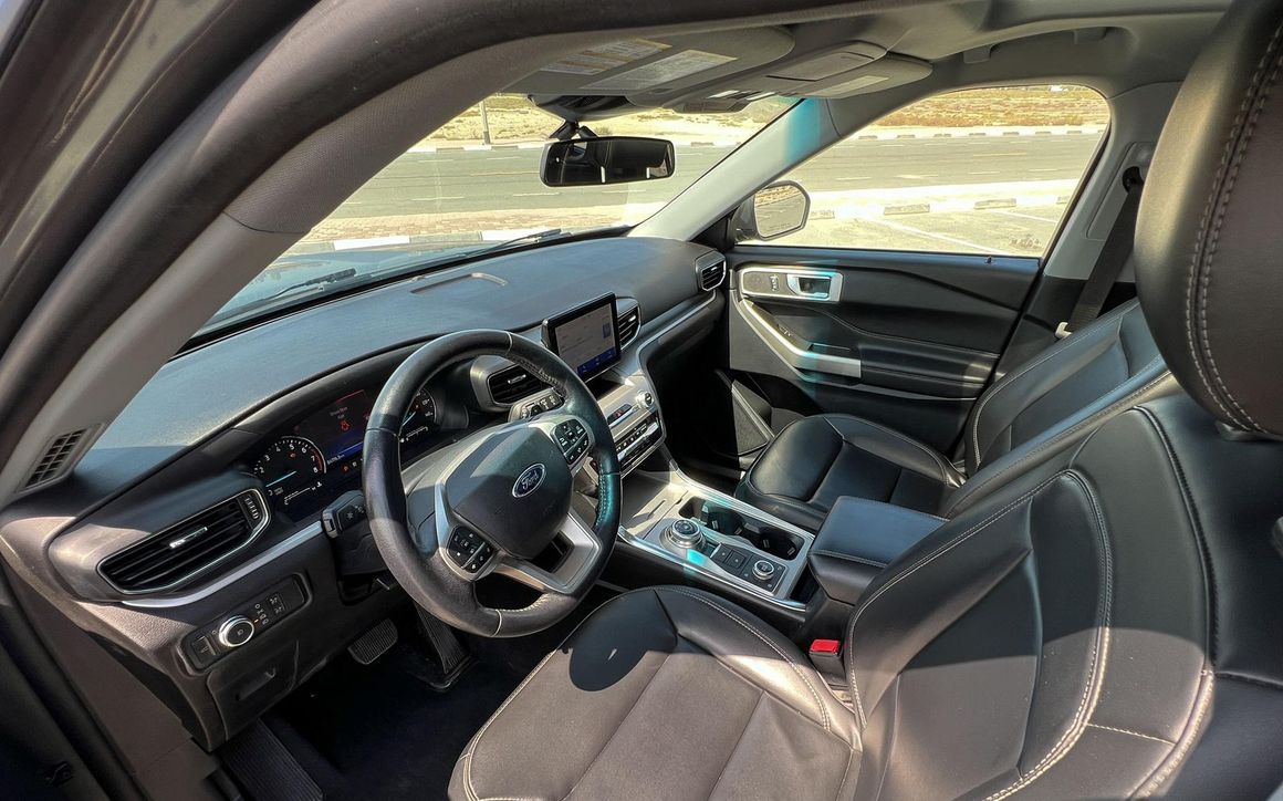 Ford Explorer - image 7