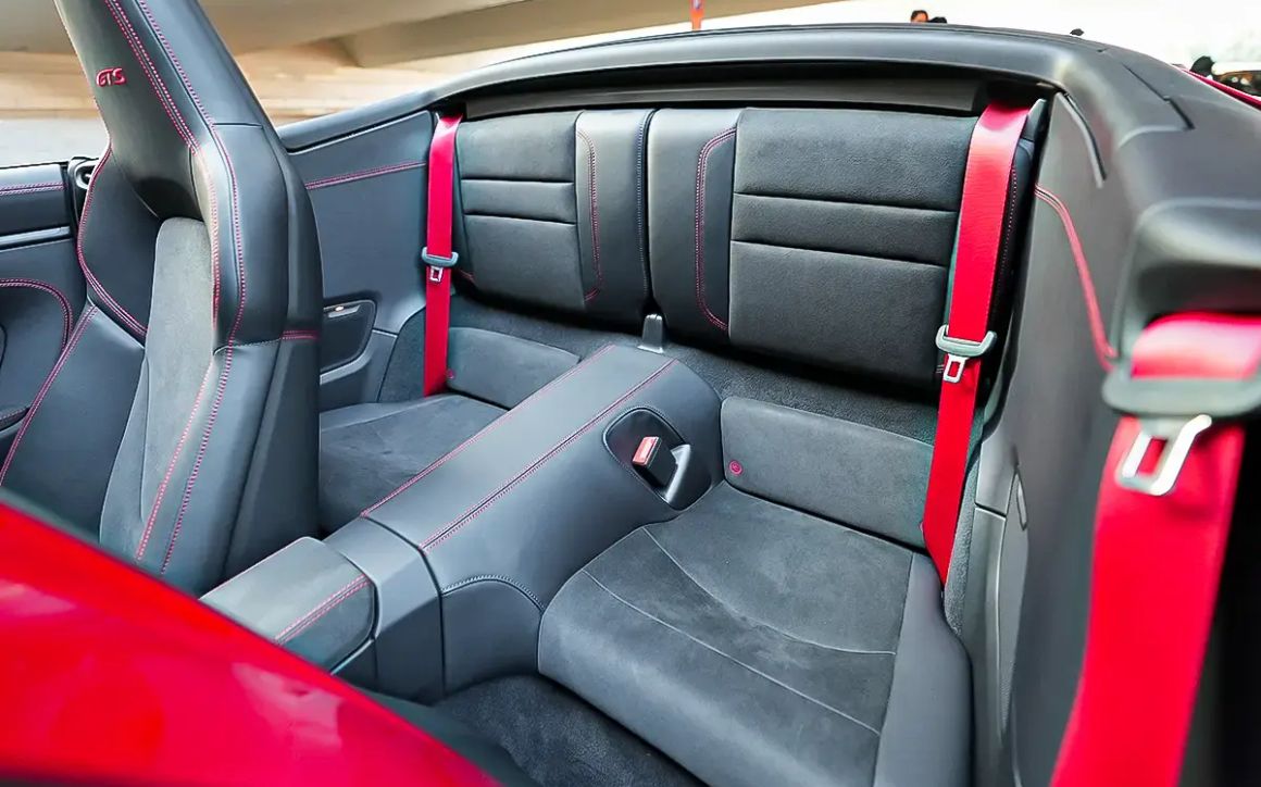 PORSCHE 911 CARRERA 4 GTS Conv - image 9