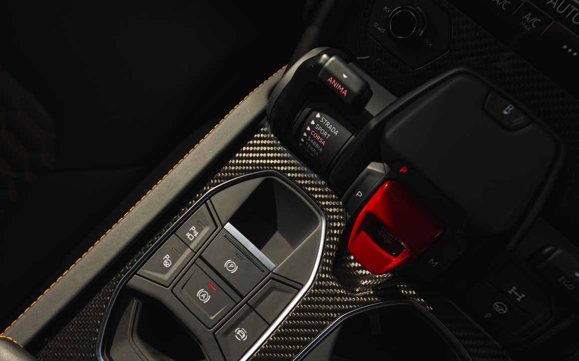 Lamborghini URUS S - image 11