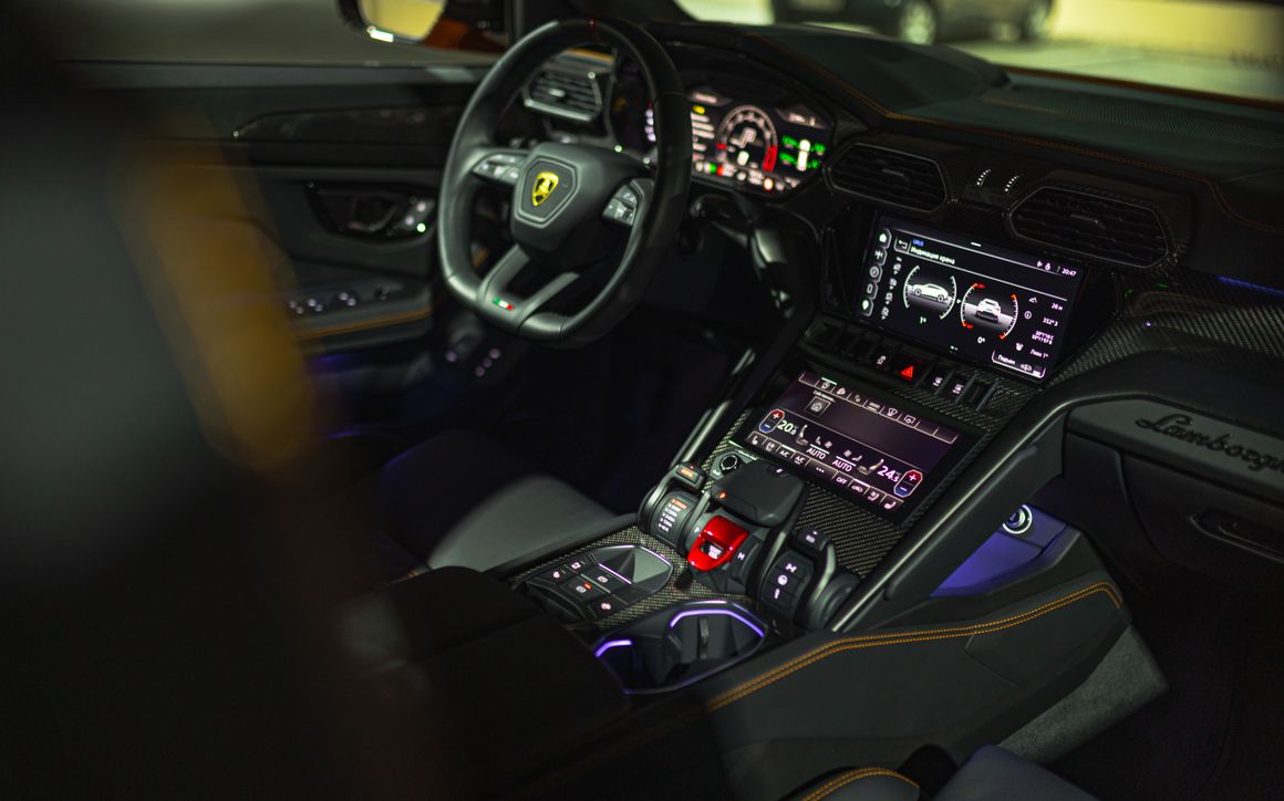 Lamborghini URUS S - image 10