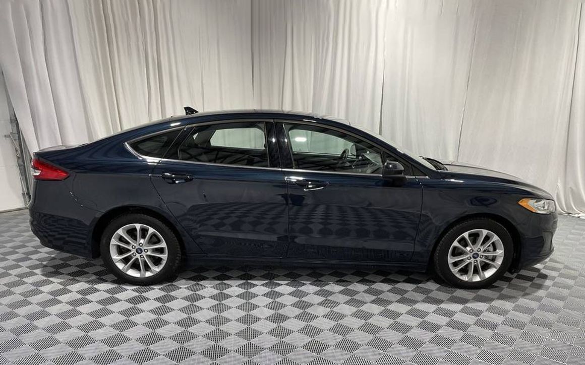 FORD FUSION - image 2
