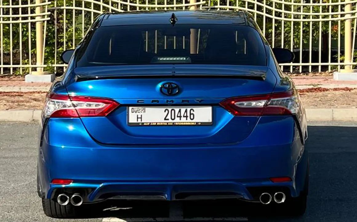 Toyota Camry XSE - image 8