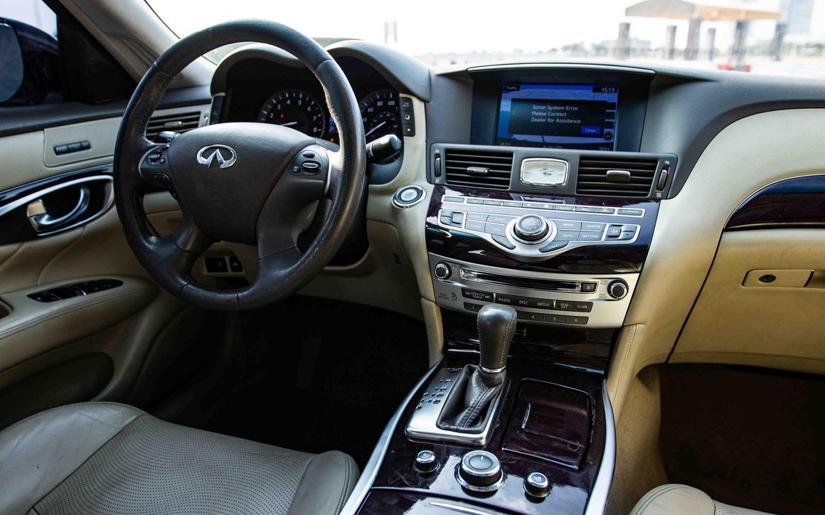 INFINITI Q70 - image 10