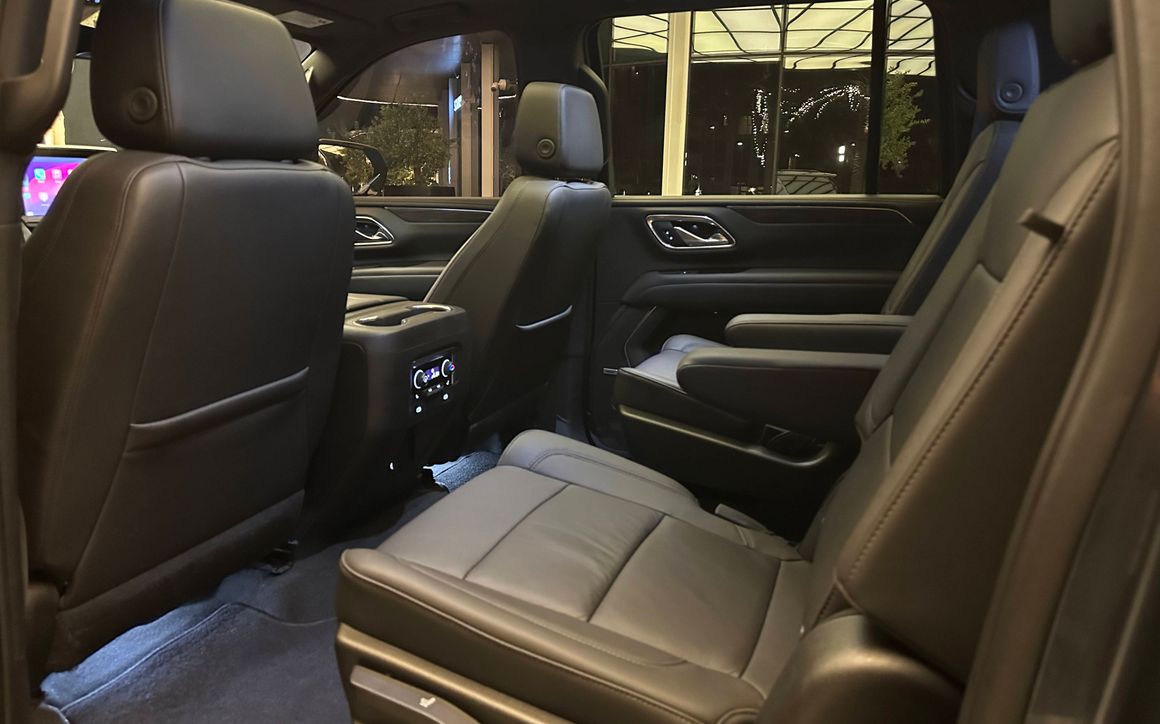 Chevrolet Suburban - image 13