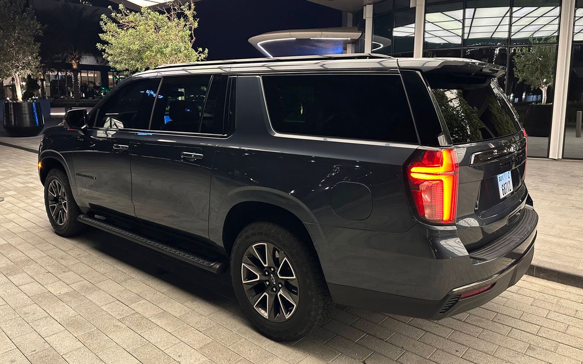 Chevrolet Suburban - image 6