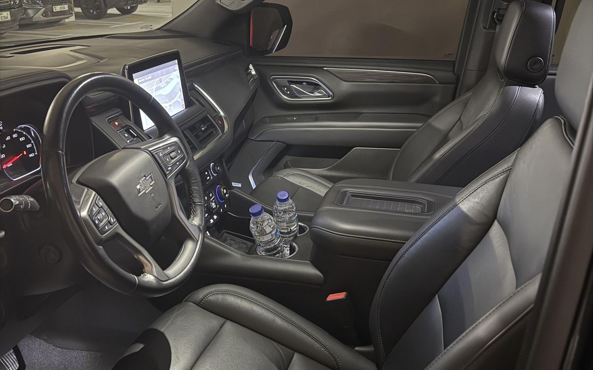 Chevrolet Suburban - image 11