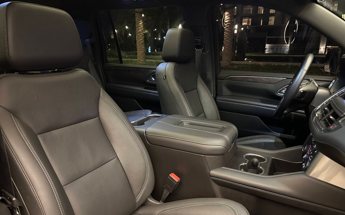 Chevrolet Suburban - image 12