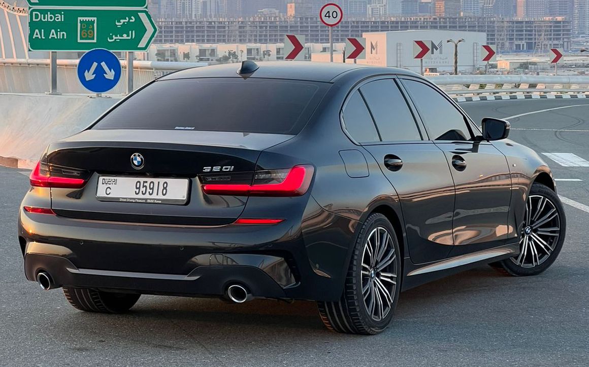 BMW 320 - image 3