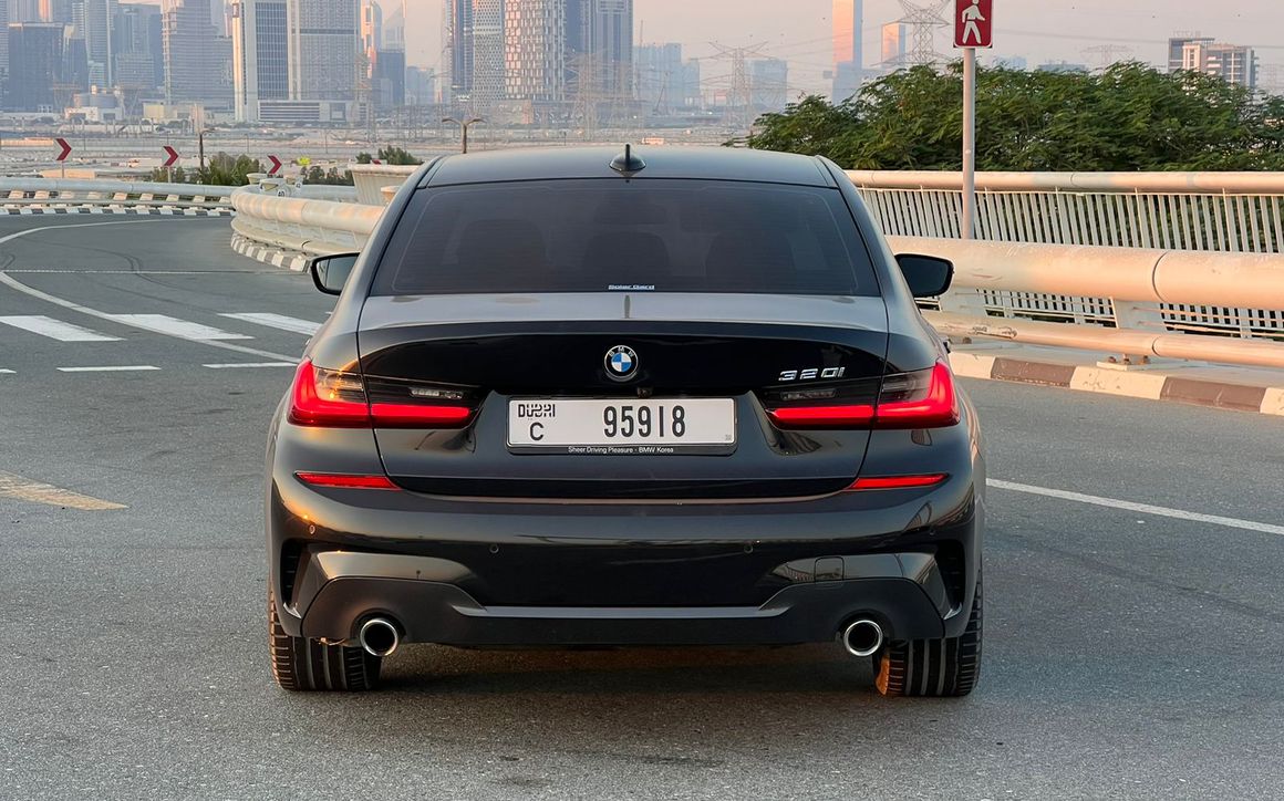 BMW 320 - image 5
