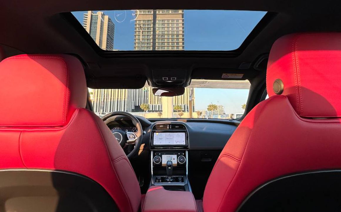 Jaguar XE - image 4