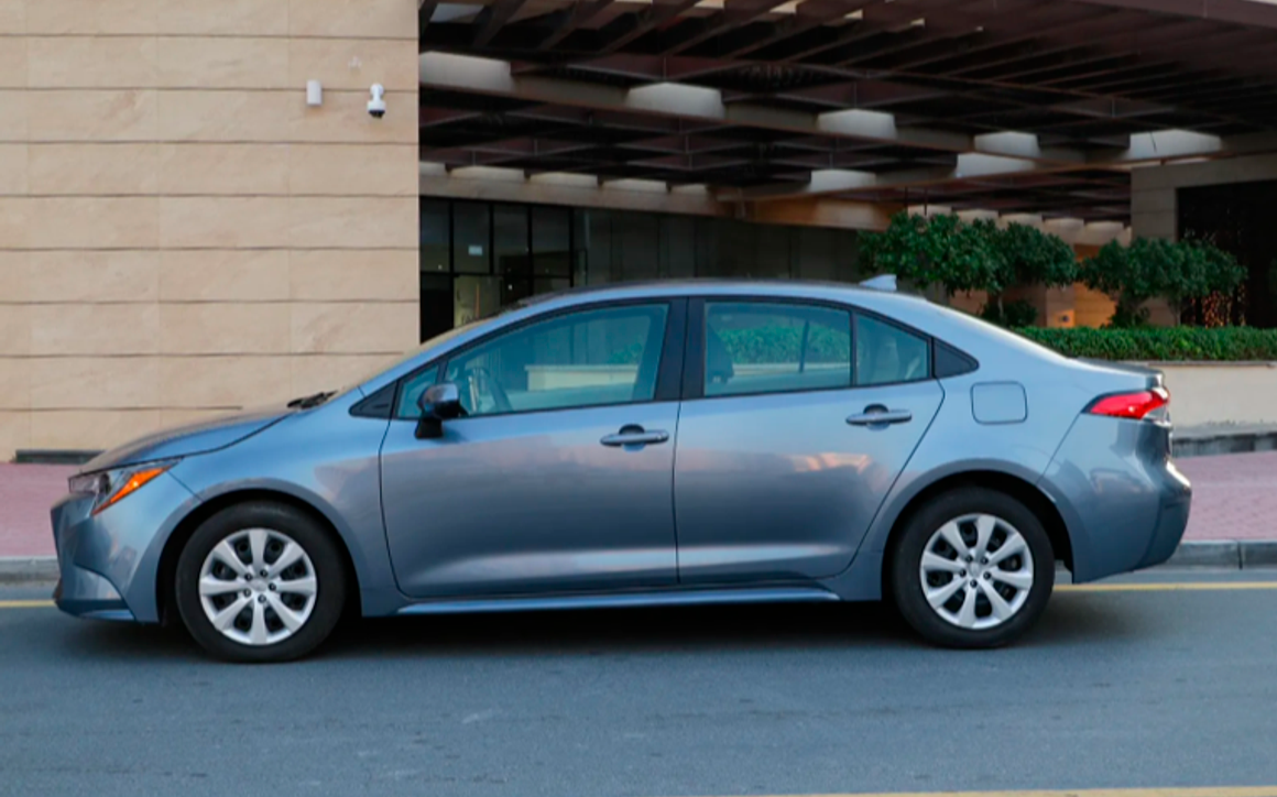 Toyota Corolla - image 2