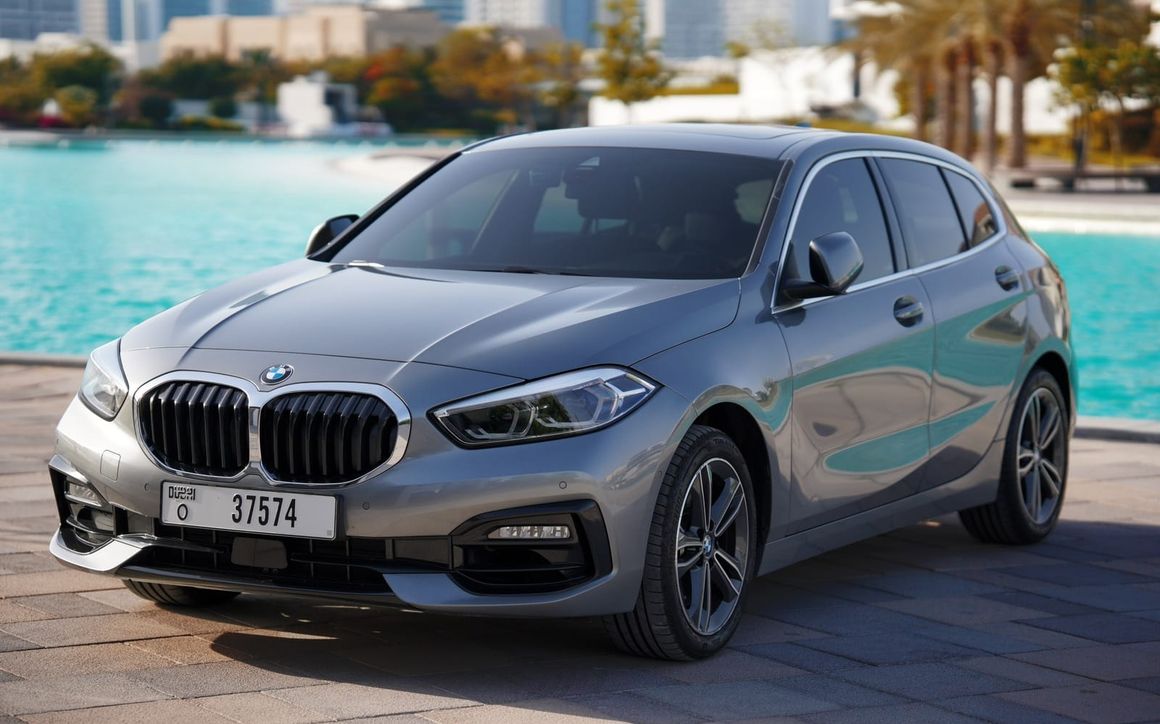 BMW 120i - image 1